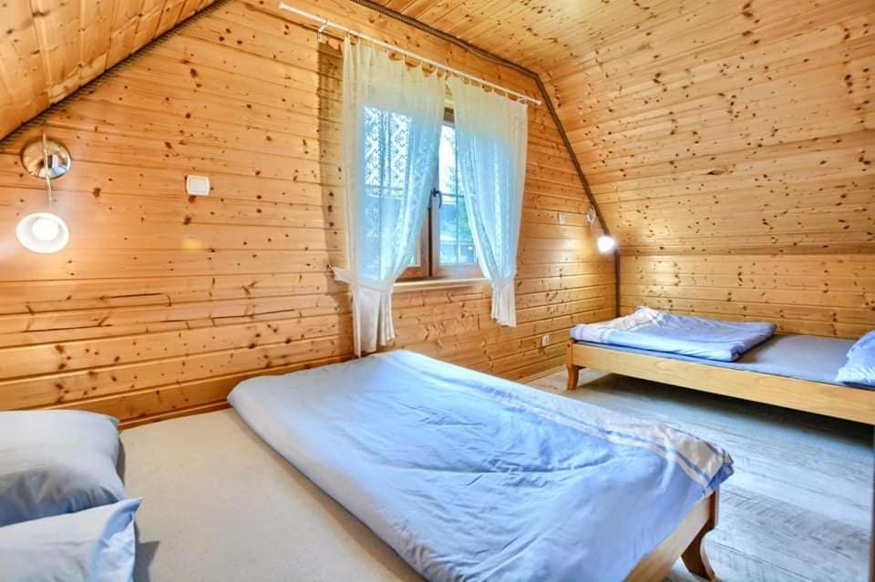 Domki Caloroczne Domkowstwo Bobrka エクステリア 写真